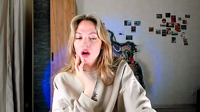 Snapshot of Niky__Jess chatting on 12.22.24 Niky Jess online show from 12.22.24