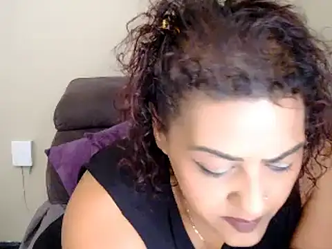 Snapshot of daddyzgal chatting on 10.11.25 daddyzgal online show from 10.11.25