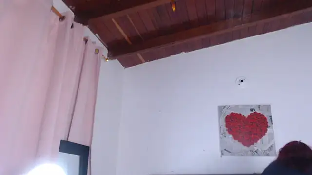 Amara Red online show from 12.04.25