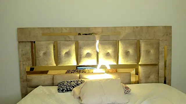 Snapshot of Ari_sunshine_ chatting on 10.03.25 Ari sunshine online show from 10.03.25