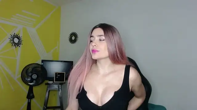 Nikolle Rouss online show from 03.14.25