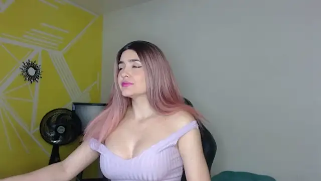 Nikolle Rouss online show from 03.21.25