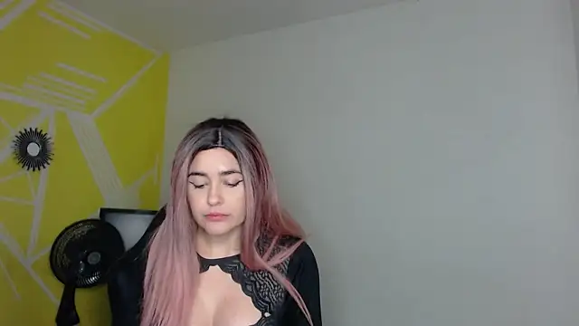 Nikolle Rouss online show from 09.27.25