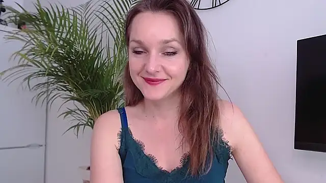Snapshot of AliciaDesire chatting on 02.04.25 AliciaDesire online show from 02.04.25