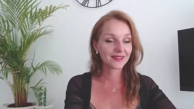Snapshot of AliciaDesire chatting on 09.09.25 AliciaDesire online show from 09.09.25