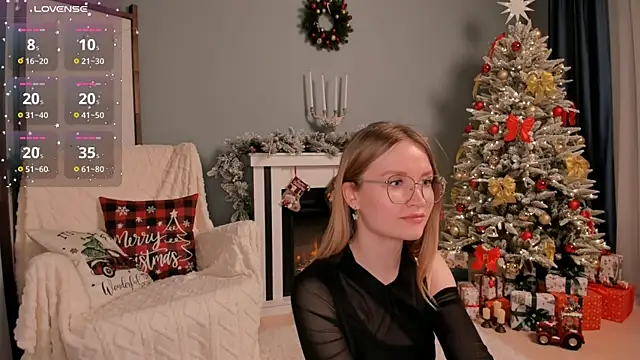 Snapshot of IsabellaTorrance chatting on 12.08.24 IsabellaTorrance online show from 12.08.24