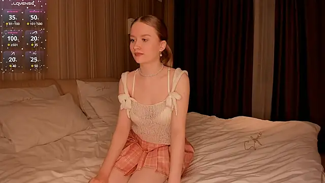 Snapshot of IsabellaTorrance chatting on 02.09.25 IsabellaTorrance online show from 02.09.25