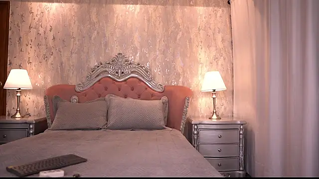 Snapshot of AngelineConnor chatting on 09.17.25 AngelineConnor online show from 09.17.25