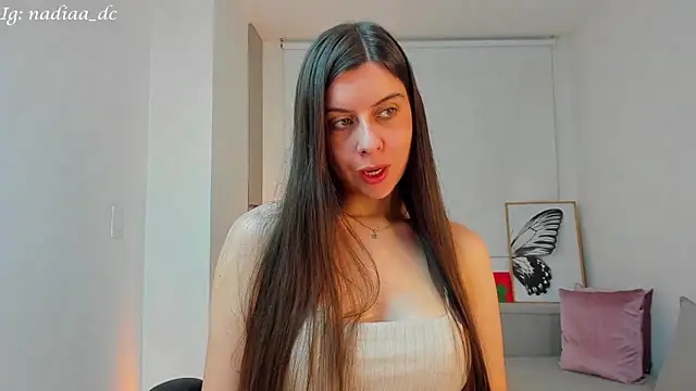 Snapshot of Nadiaa_ chatting on 01.04.25 Nadiaa online show from 01.04.25