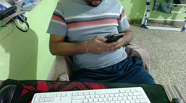 Snapshot of hornycharlie04 chatting on 01.22.25 hornycharlie04 online show from 01.22.25