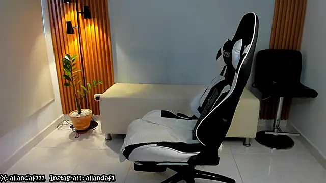 Snapshot of dafboy1 chatting on 01.28.25 dafboy1 online show from 01.28.25