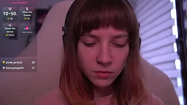 Snapshot of juliapie chatting on 09.30.25 juliapie online show from 09.30.25