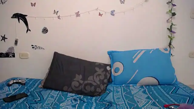 Snapshot of Julieta_Hass chatting on 12.19.24 Julieta Hass online show from 12.19.24