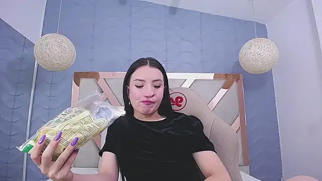 Snapshot of charlotte_colee chatting on 12.07.24 charlotte colee online show from 12.07.24