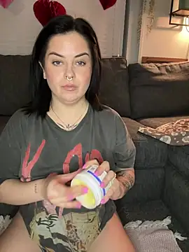 Snapshot of NaomiSquirts chatting on 02.14.25 NaomiSquirts online show from 02.14.25