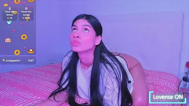 Snapshot of _violetadulce chatting on 02.05.25  violetadulce online show from 02.05.25