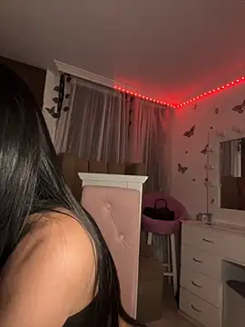 Snapshot of lina_pink chatting on 09.17.25 lina pink online show from 09.17.25