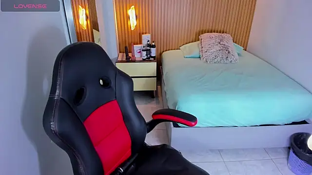 LUCYAMARS1 online show from 10.28.25