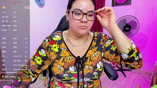 Snapshot of Sharon_hils chatting on 12.22.24 Sharon hils online show from 12.22.24