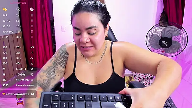 Snapshot of Sharon_hils chatting on 01.07.25 Sharon hils online show from 01.07.25