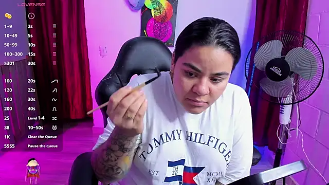 Snapshot of Sharon_hils chatting on 02.08.25 Sharon hils online show from 02.08.25