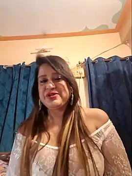 Snapshot of Hot_Queen77 chatting on 12.13.24 Hot Queen77 online show from 12.13.24
