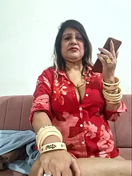 Snapshot of Hot_Queen77 chatting on 02.28.25 Hot Queen77 online show from 02.28.25