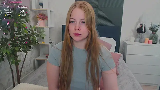 Snapshot of JennyyHot chatting on 12.27.24 JennyyHot online show from 12.27.24