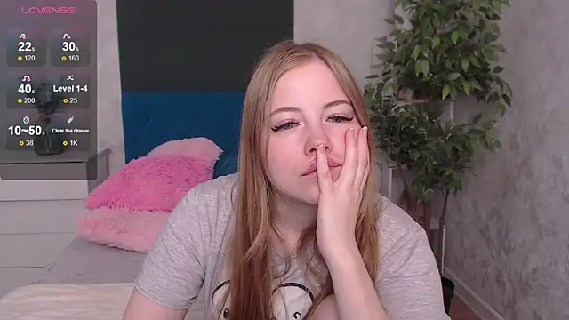 Snapshot of JennyyHot chatting on 12.02.25 JennyyHot online show from 12.02.25