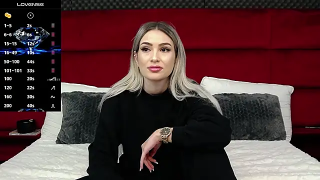 Snapshot of MinnieMe chatting on 10.22.25 MinnieMe online show from 10.22.25