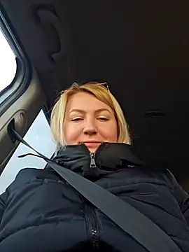 Snapshot of -Schweppes- chatting on 12.22.24 -Schweppes- online show from 12.22.24