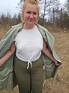 Snapshot of -Schweppes- chatting on 03.13.25 -Schweppes- online show from 03.13.25