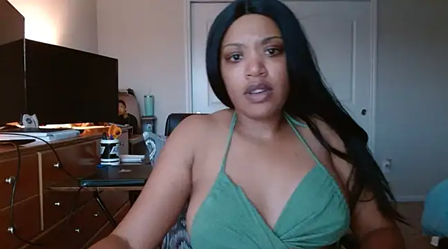 Snapshot of thekelliecapri chatting on 12.09.24 thekelliecapri online show from 12.09.24