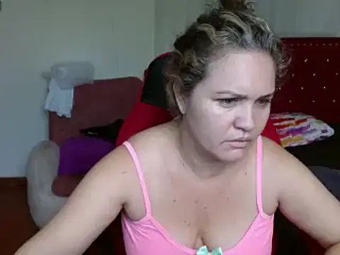 Snapshot of helenca43 chatting on 02.17.25 helenca43 online show from 02.17.25