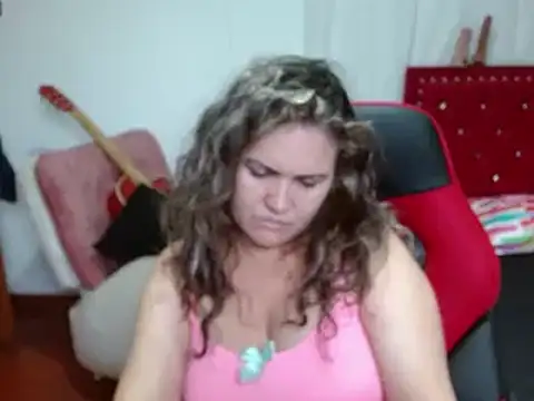 Snapshot of helenca43 chatting on 02.18.25 helenca43 online show from 02.18.25