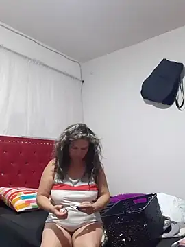 Snapshot of helenca43 chatting on 02.21.25 helenca43 online show from 02.21.25