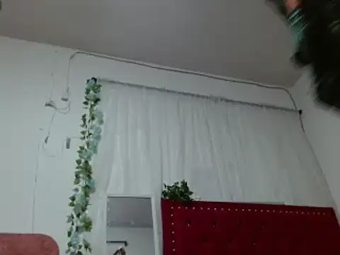 Snapshot of helenca43 chatting on 02.23.25 helenca43 online show from 02.23.25