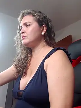 Snapshot of helenca43 chatting on 02.25.25 helenca43 online show from 02.25.25