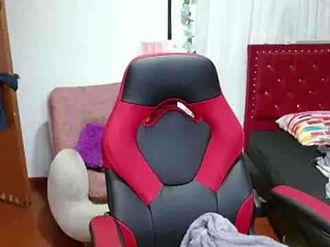 Snapshot of helenca43 chatting on 02.27.25 helenca43 online show from 02.27.25