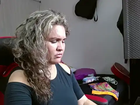 Snapshot of helenca43 chatting on 02.28.25 helenca43 online show from 02.28.25