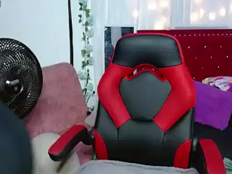 Snapshot of helenca43 chatting on 03.01.25 helenca43 online show from 03.01.25