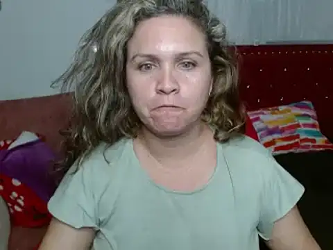 Snapshot of helenca43 chatting on 03.02.25 helenca43 online show from 03.02.25