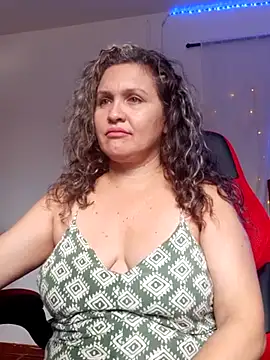 Snapshot of helenca43 chatting on 03.08.25 helenca43 online show from 03.08.25