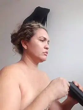 Snapshot of helenca43 chatting on 03.13.25 helenca43 online show from 03.13.25