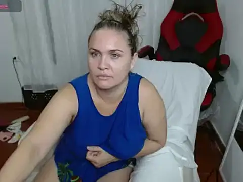 Snapshot of helenca43 chatting on 03.21.25 helenca43 online show from 03.21.25