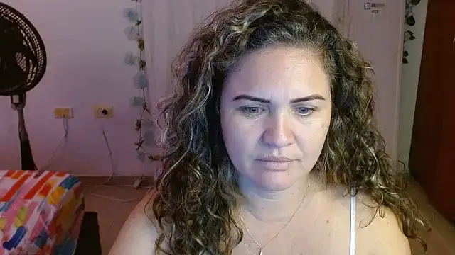 Snapshot of helenca43 chatting on 09.10.25 helenca43 online show from 09.10.25