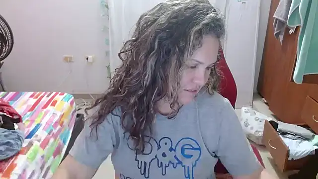 Snapshot of helenca43 chatting on 09.15.25 helenca43 online show from 09.15.25