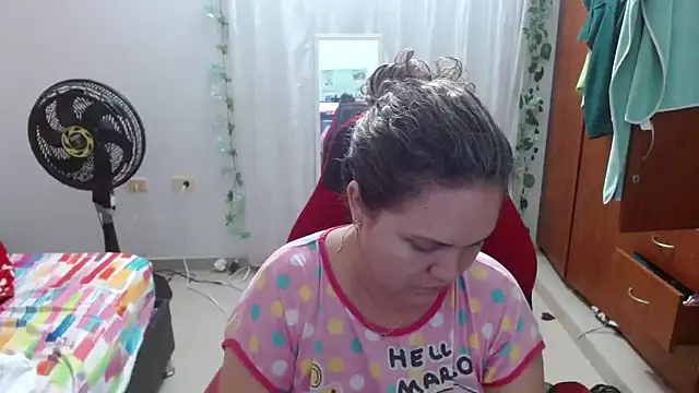 Snapshot of helenca43 chatting on 09.18.25 helenca43 online show from 09.18.25