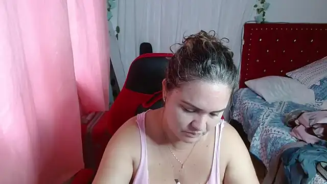 Snapshot of helenca43 chatting on 09.26.25 helenca43 online show from 09.26.25