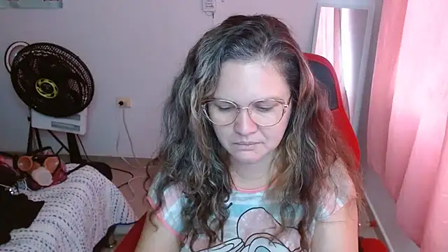 Snapshot of helenca43 chatting on 10.02.25 helenca43 online show from 10.02.25